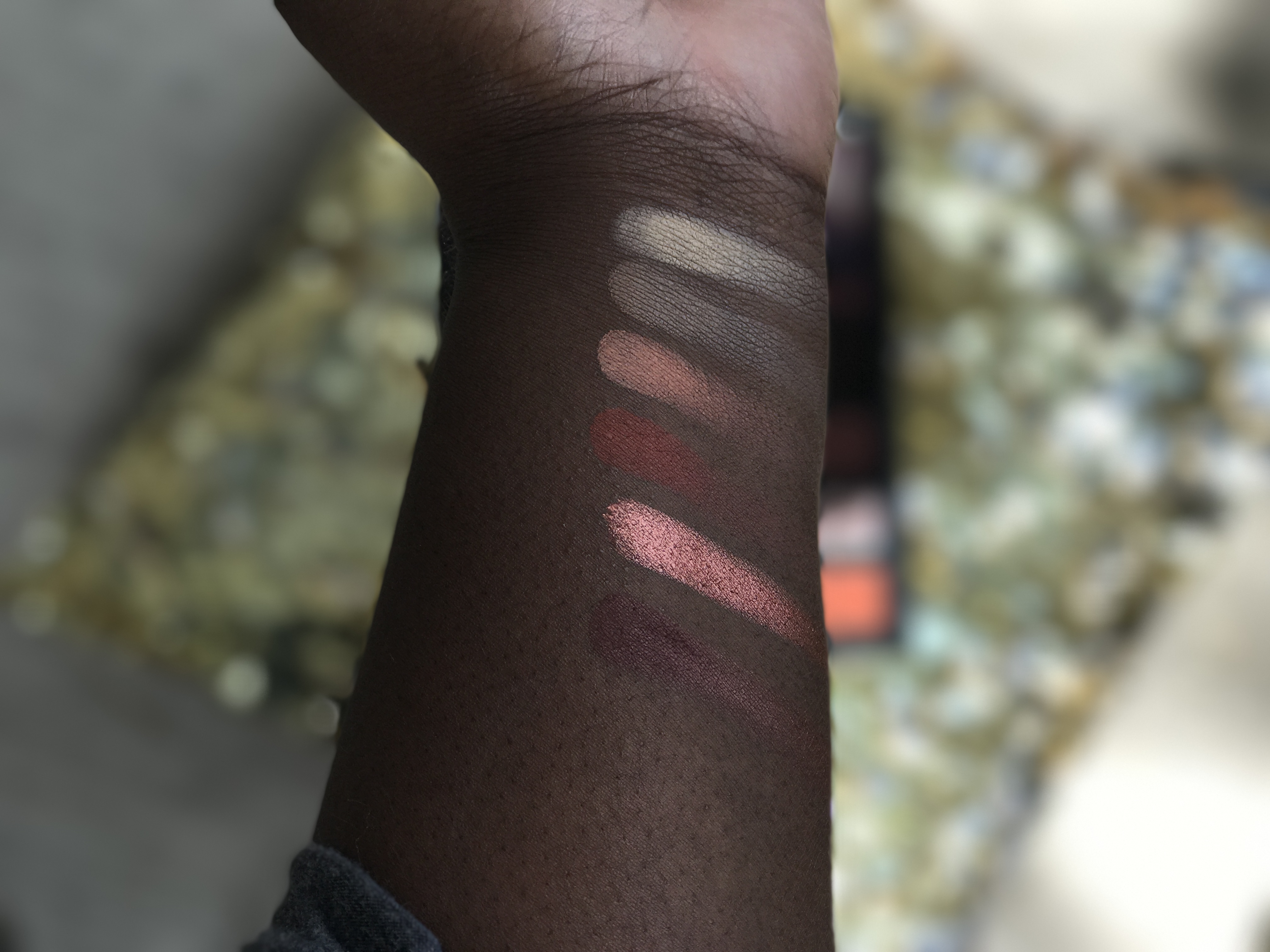 Huda Desert Dusk eyeshadow Review swatches dark skin