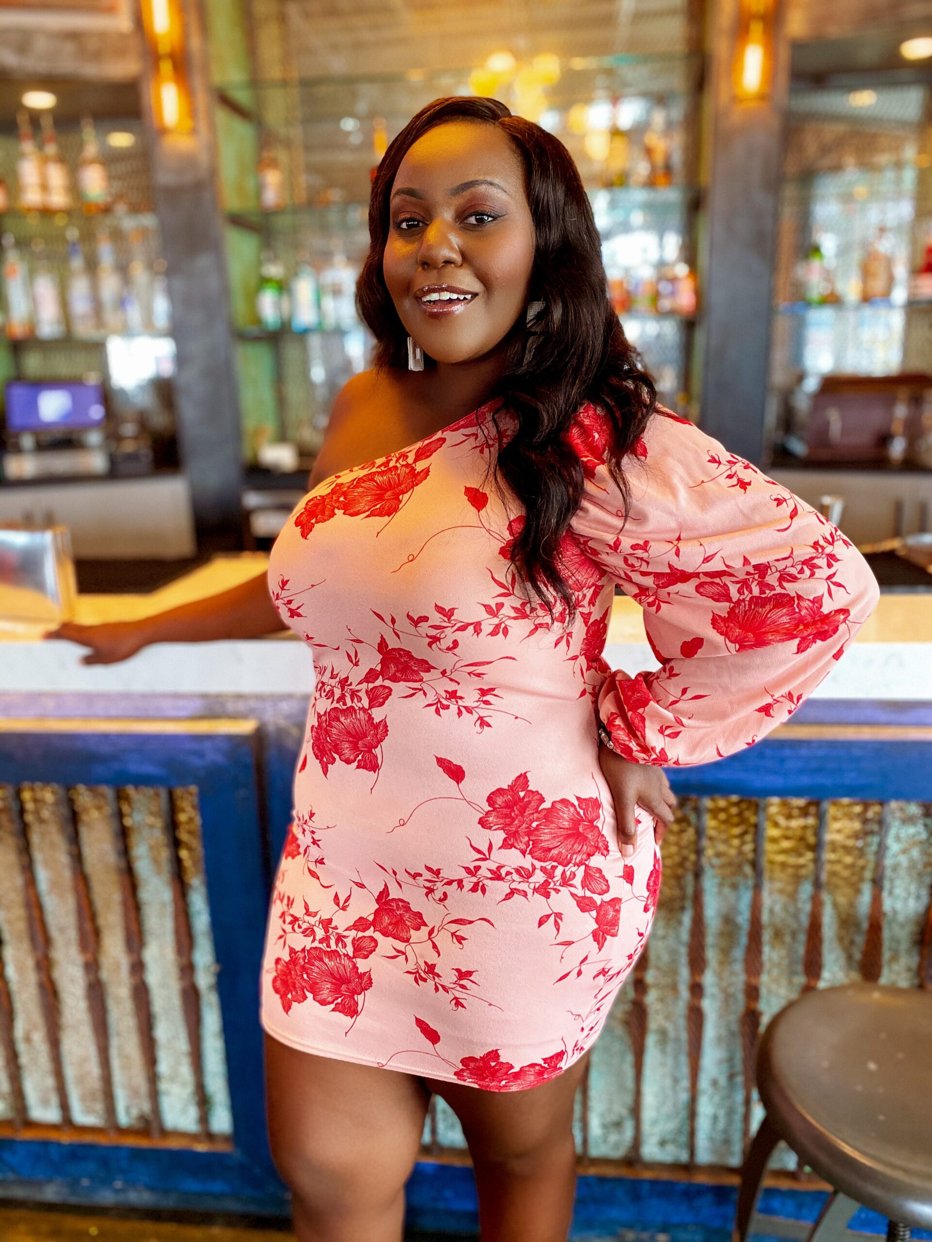 Misguided floral balloon sleeve mini dress, talk derby to me, Where locals go Houston, travel Houston, things to do, hidden gems, beautiful places romantic walks, date night ideas, black bloggers, Houston bars, black noire travel, Houston Texas travel blogger, Houston parks lakes, chapman and Kirby, Houston plus size Ugandan blogger