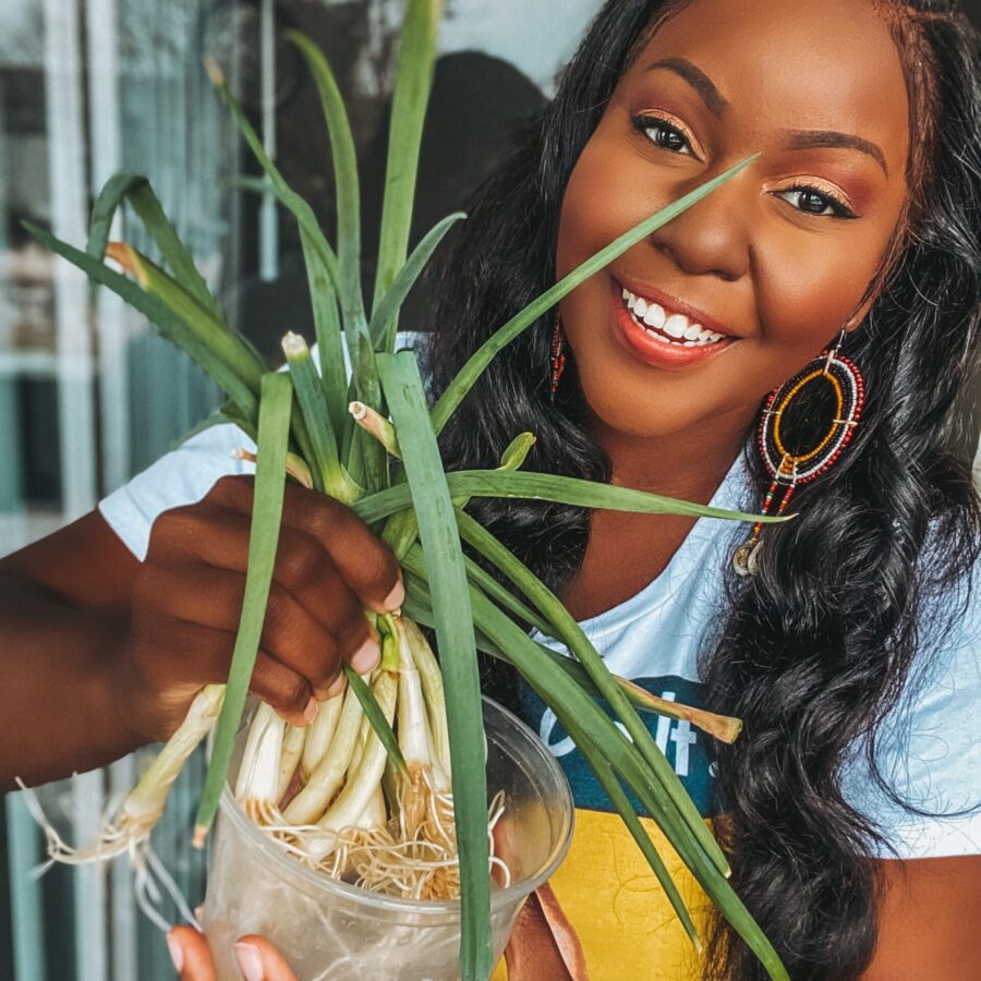 plant mom, Home Grown, Everything You Need to Know About Growing Scallions at Home, Organic food vs non organic food, healthy food, eat clean,